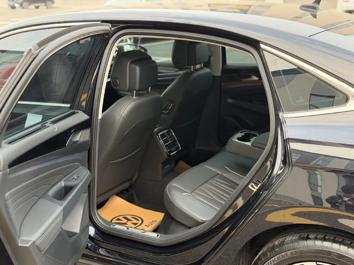 2022 Xpeng P7 BEV 60.2KWH,autocango,china used car exporter,china ev exporter,chinese used car exporter,chinese used ev exporter