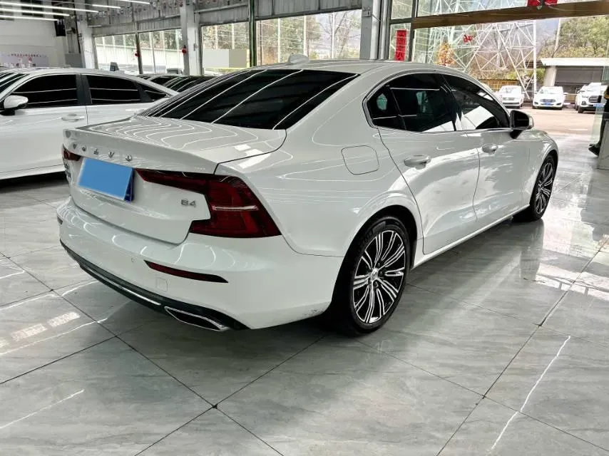 2022 Volvo S60 2.0T 197HP L4 8AT,autocango,china used car exporter,china ev exporter,chinese used car exporter,chinese used ev exporter
