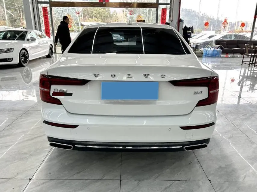 2022 Volvo S60 2.0T 197HP L4 8AT,autocango,china used car exporter,china ev exporter,chinese used car exporter,chinese used ev exporter