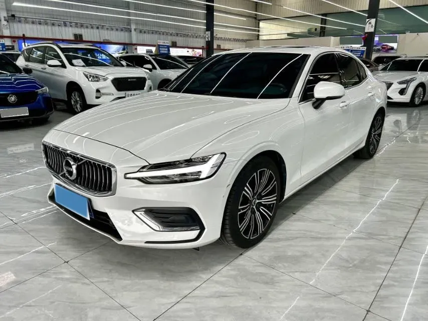 2022 Volvo S60 2.0T 197HP L4 8AT,autocango,china used car exporter,china ev exporter,chinese used car exporter,chinese used ev exporter