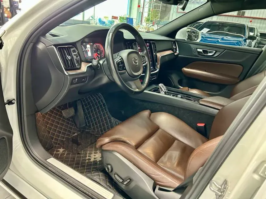 2022 Volvo S60 2.0T 197HP L4 8AT,autocango,china used car exporter,china ev exporter,chinese used car exporter,chinese used ev exporter