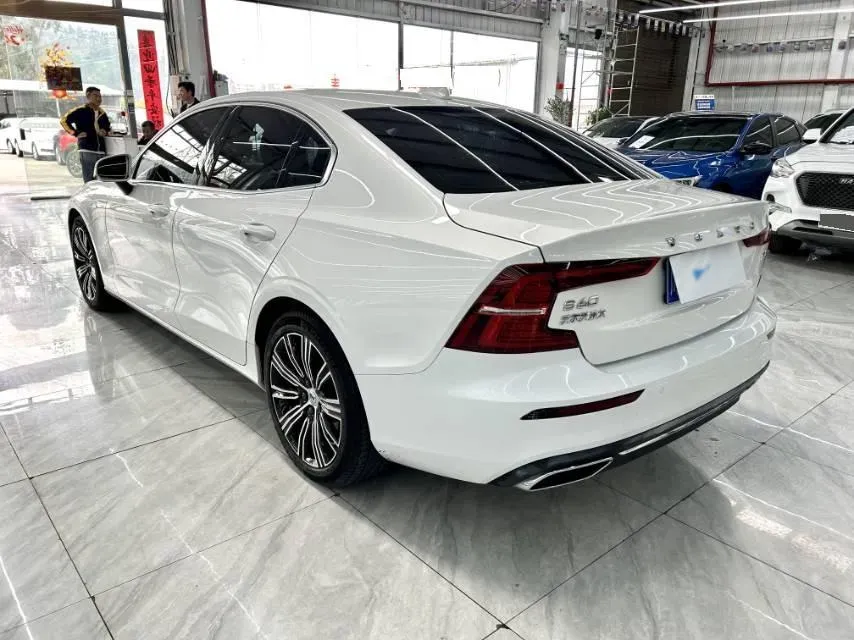 2022 Volvo S60 2.0T 197HP L4 8AT,autocango,china used car exporter,china ev exporter,chinese used car exporter,chinese used ev exporter