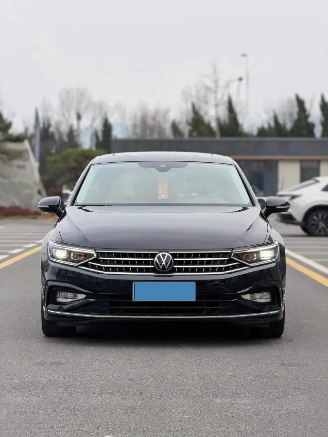 2023 Volkswagen Magotan 2.0T 186HP L4 7DCT,autocango,china used car exporter,china ev exporter,chinese used car exporter,chinese used ev exporter