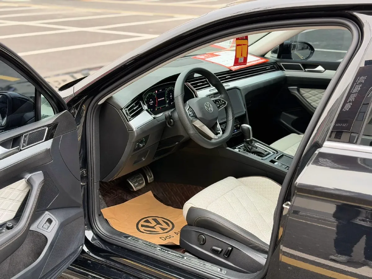 2023 Volkswagen Magotan 2.0T 186HP L4 7DCT,autocango,china used car exporter,china ev exporter,chinese used car exporter,chinese used ev exporter