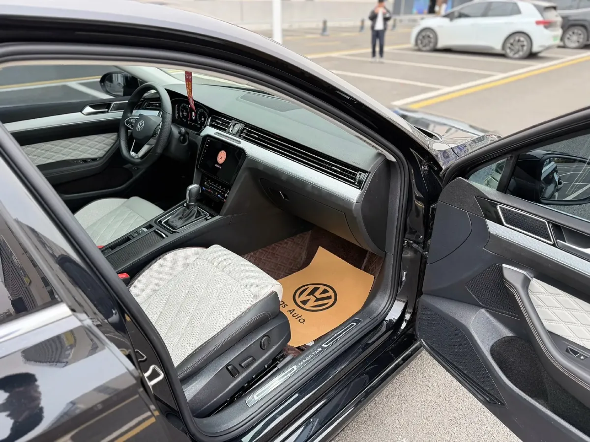 2023 Volkswagen Magotan 2.0T 186HP L4 7DCT,autocango,china used car exporter,china ev exporter,chinese used car exporter,chinese used ev exporter
