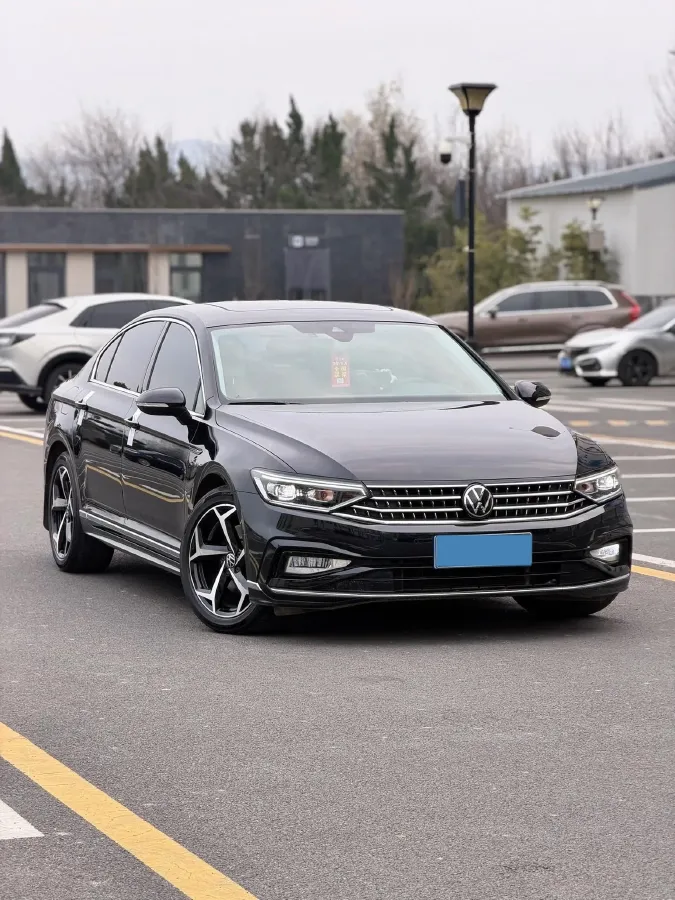 2023 Volkswagen Magotan 2.0T 186HP L4 7DCT,autocango,china used car exporter,china ev exporter,chinese used car exporter,chinese used ev exporter