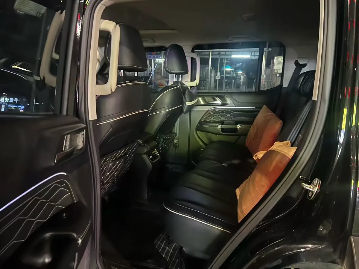 2023 Tank 300 2.0T 227HP L4 8AT,autocango,china used car exporter,china ev exporter,chinese used car exporter,chinese used ev exporter