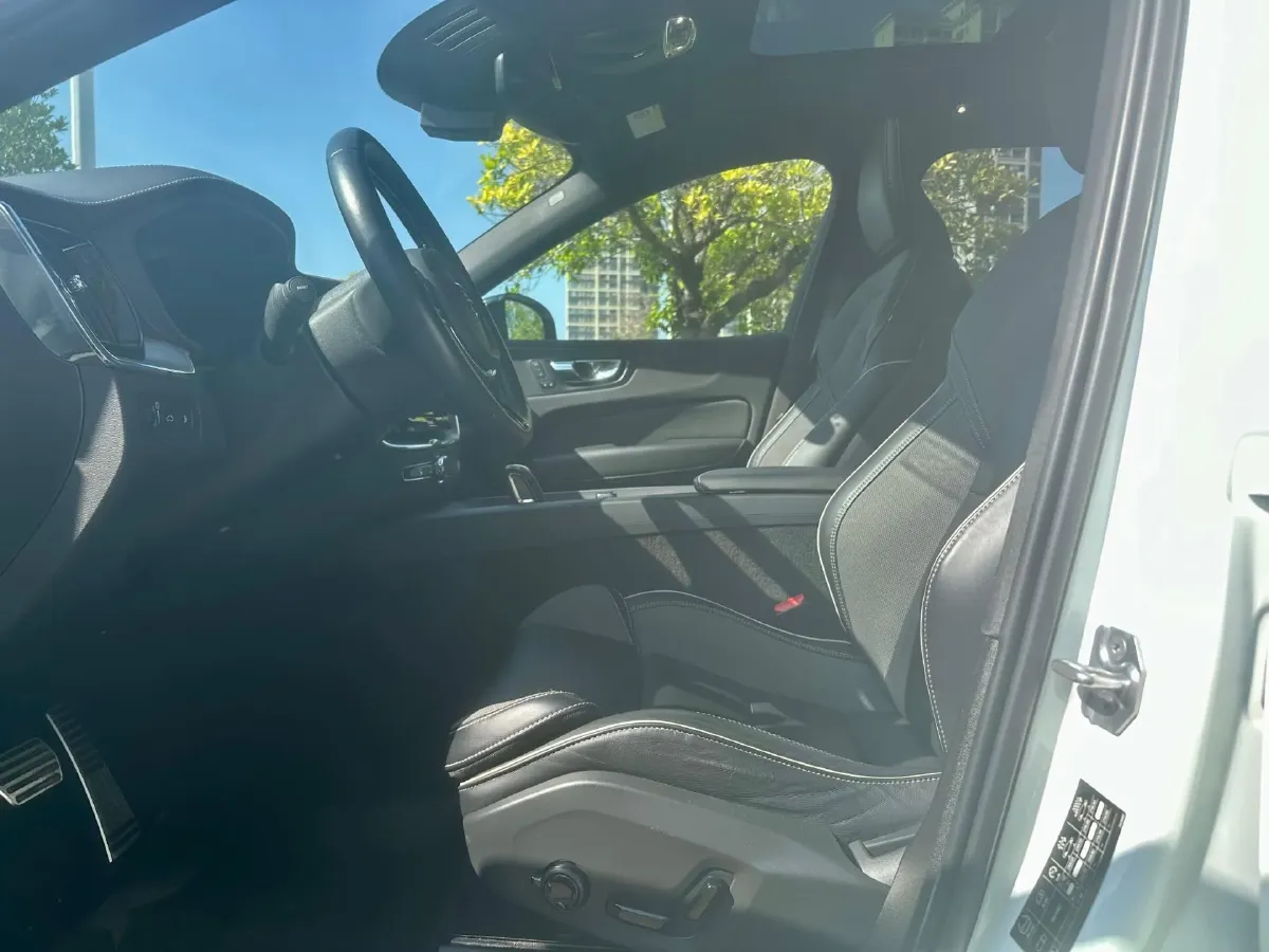 2021 Volvo XC60 PHEV 2.0T 303HP L4 8AT PHEV 11.6KWH,autocango,china used car exporter,china ev exporter,chinese used car exporter,chinese used ev exporter