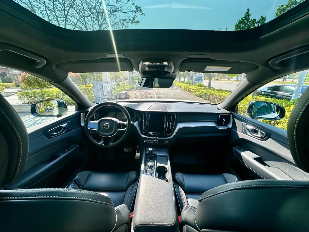 2021 Volvo XC60 PHEV 2.0T 303HP L4 8AT PHEV 11.6KWH,autocango,china used car exporter,china ev exporter,chinese used car exporter,chinese used ev exporter