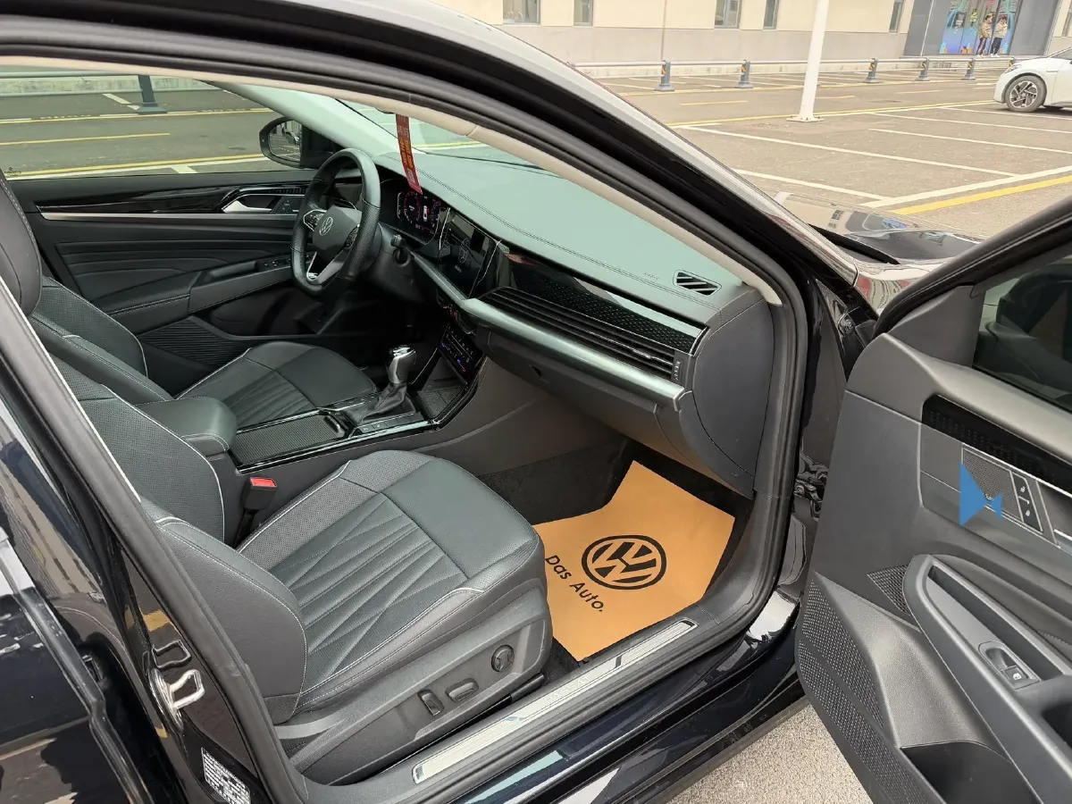 2023 Volkswagen Passat 2.0T 220HP L4 7DCT,autocango,china used car exporter,china ev exporter,chinese used car exporter,chinese used ev exporter