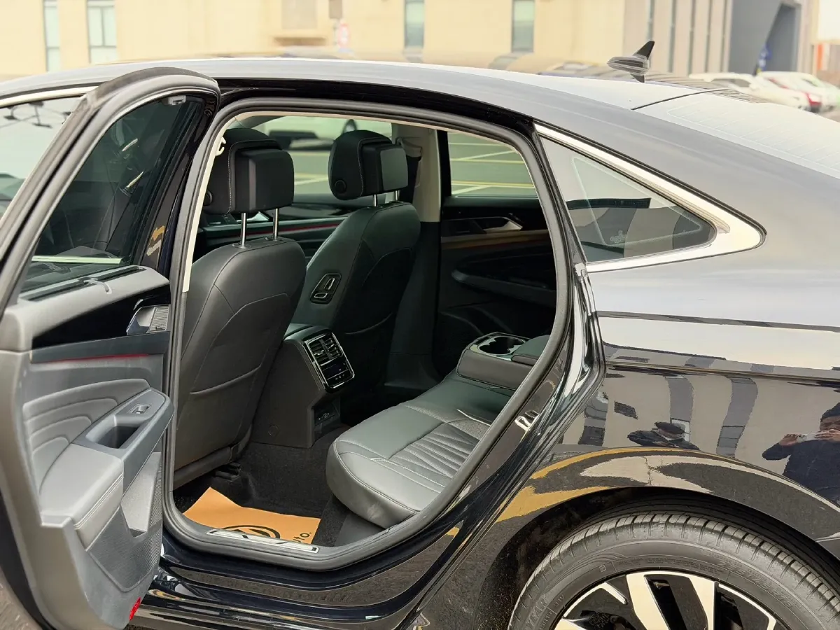 2023 Volkswagen Passat 2.0T 220HP L4 7DCT,autocango,china used car exporter,china ev exporter,chinese used car exporter,chinese used ev exporter