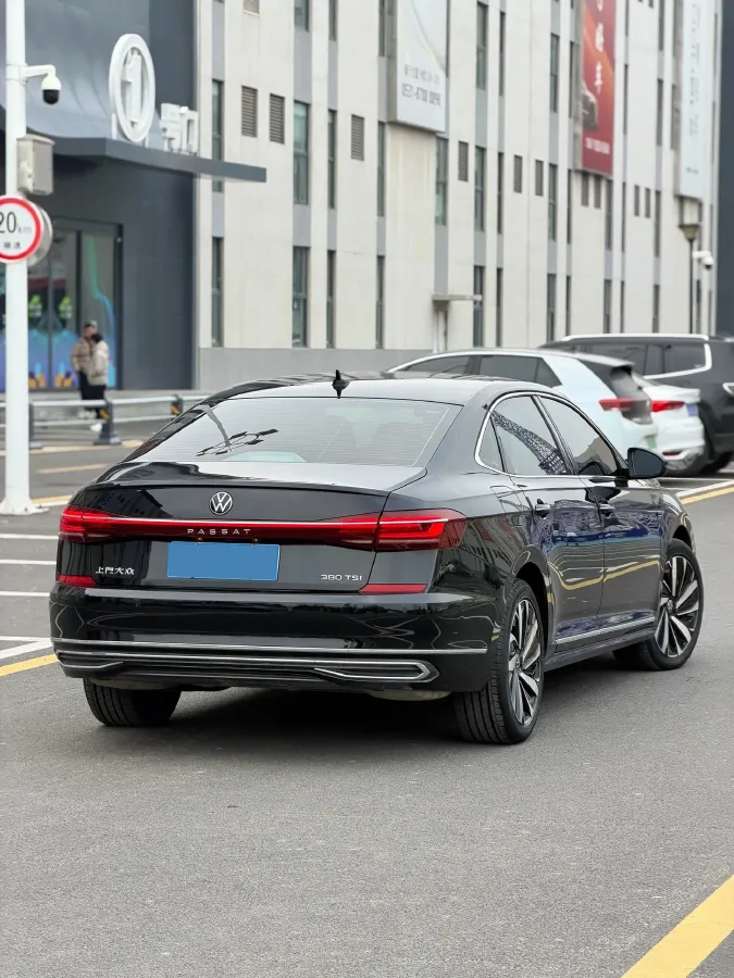 2023 Volkswagen Passat 2.0T 220HP L4 7DCT,autocango,china used car exporter,china ev exporter,chinese used car exporter,chinese used ev exporter