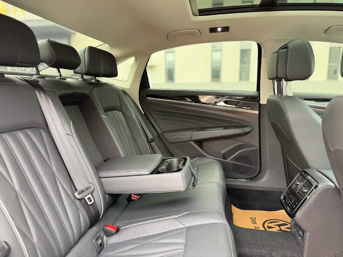 2023 Volkswagen Passat 2.0T 220HP L4 7DCT,autocango,china used car exporter,china ev exporter,chinese used car exporter,chinese used ev exporter