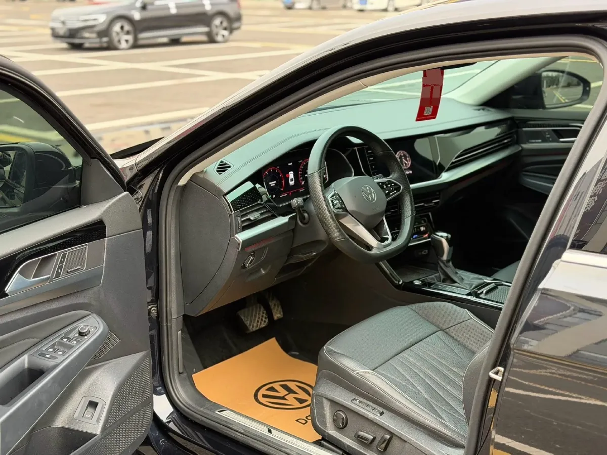 2023 Volkswagen Passat 2.0T 220HP L4 7DCT,autocango,china used car exporter,china ev exporter,chinese used car exporter,chinese used ev exporter