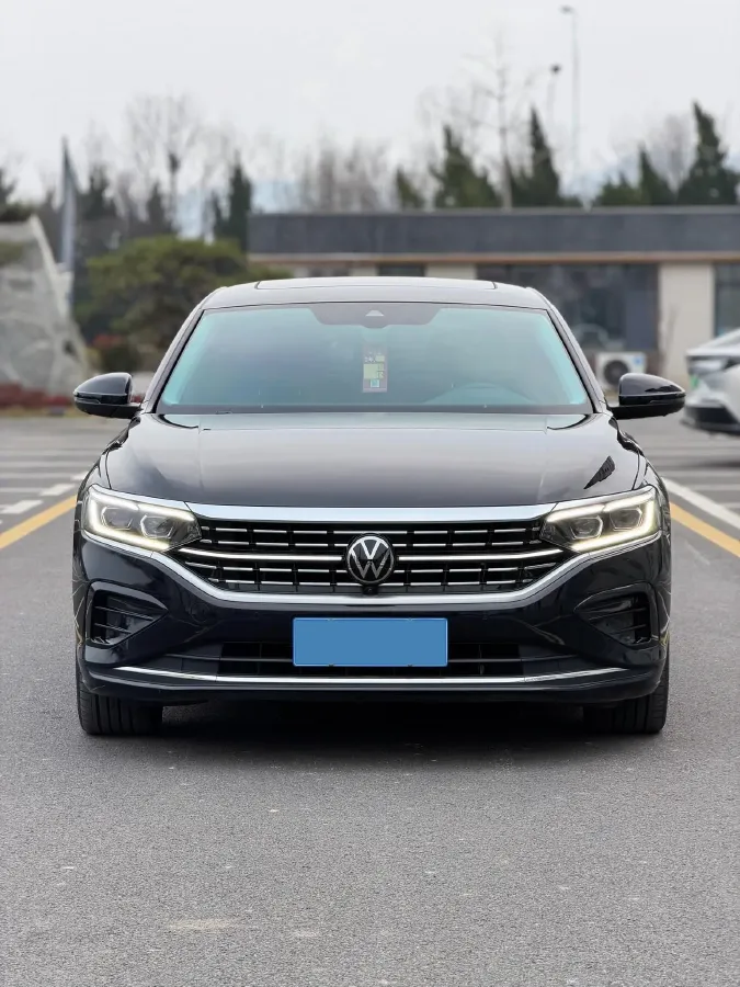 2023 Volkswagen Passat 2.0T 220HP L4 7DCT,autocango,china used car exporter,china ev exporter,chinese used car exporter,chinese used ev exporter