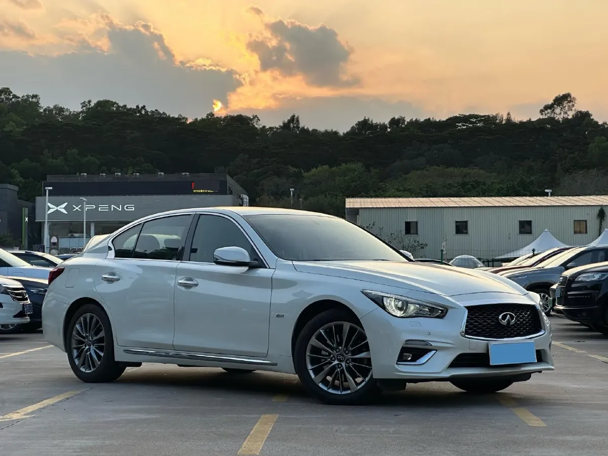 2018 Jeep Grand Commander 2.0T 265HP L4 9AT,autocango,china used car exporter,china ev exporter,chinese used car exporter,chinese used ev exporter