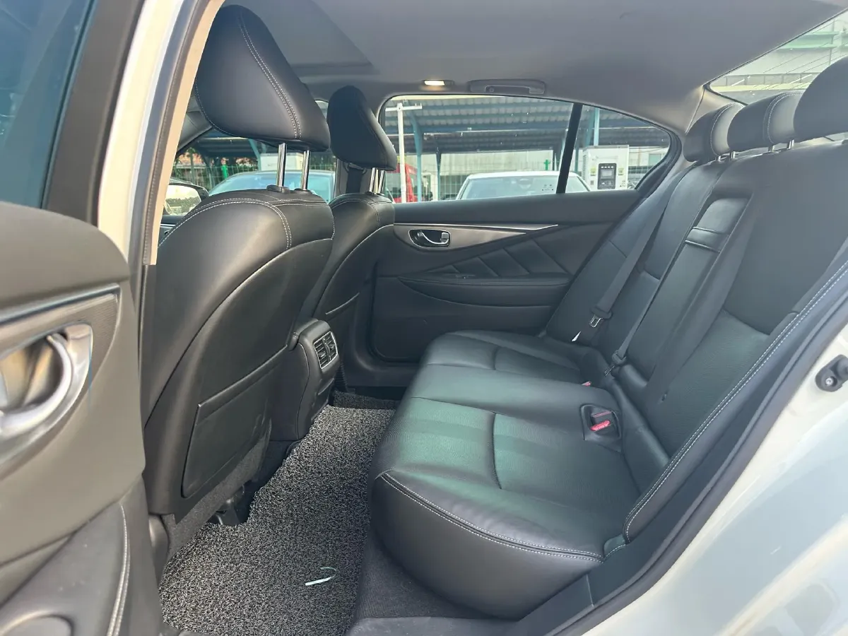 2018 Jeep Grand Commander 2.0T 265HP L4 9AT,autocango,china used car exporter,china ev exporter,chinese used car exporter,chinese used ev exporter