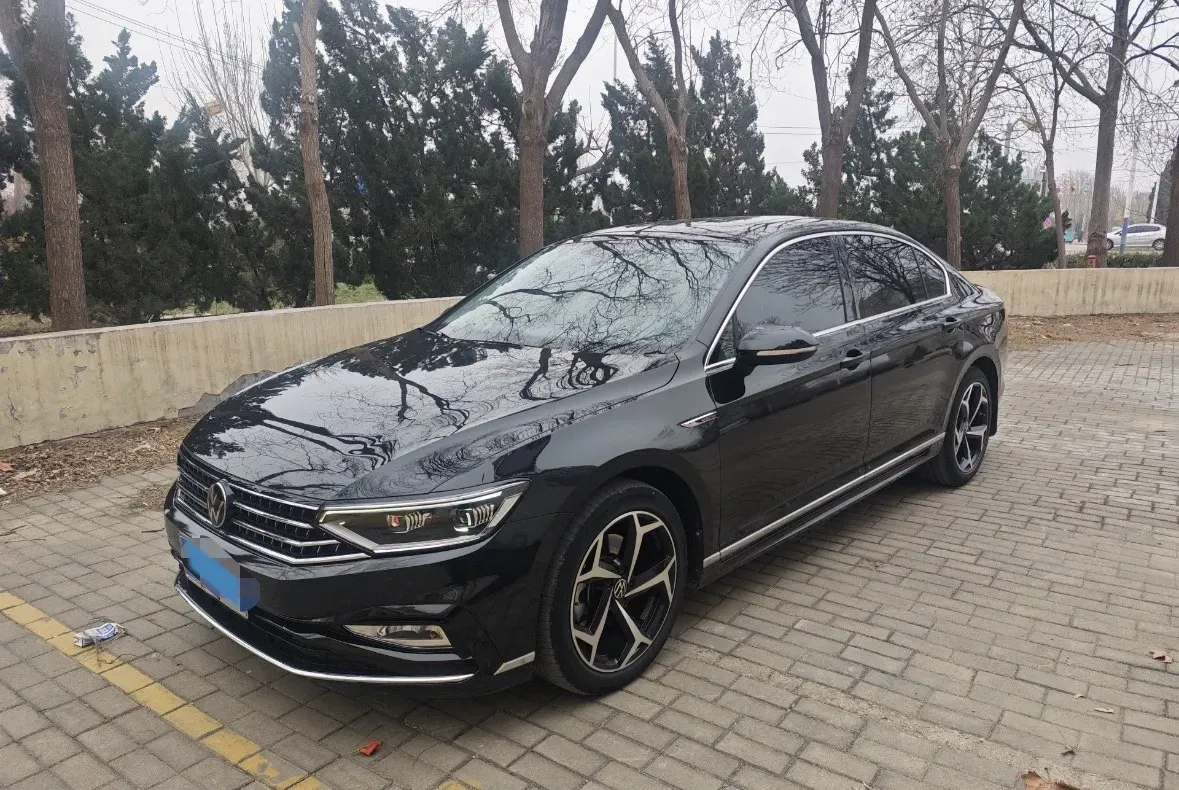 2024 Volkswagen Magotan 2.0T 186HP L4 7DCT,autocango,china used car exporter,china ev exporter,chinese used car exporter,chinese used ev exporter