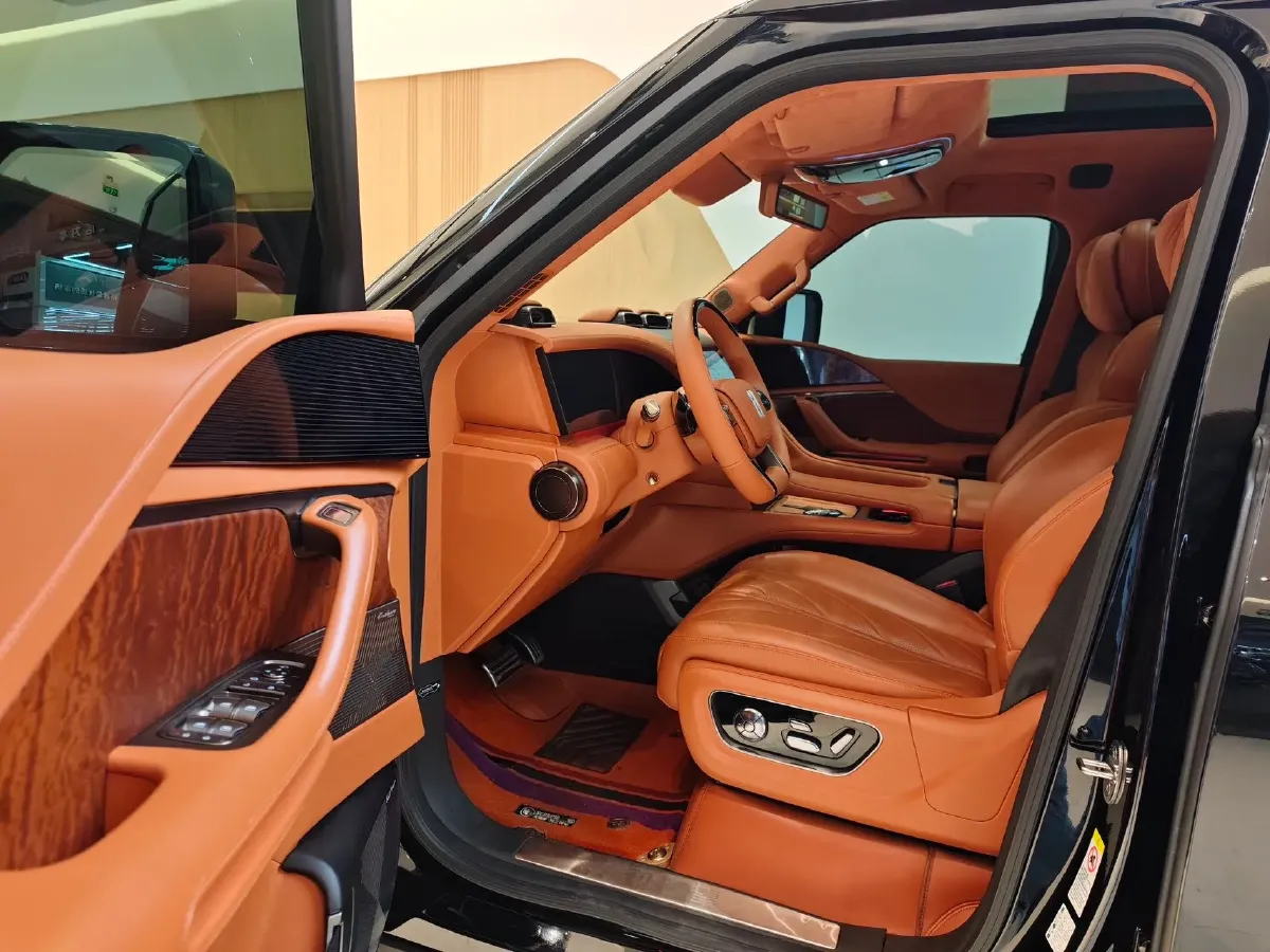 2023 YangWang U8 2.0T 272HP L4 REEV 49.05KWH,autocango,china used car exporter,china ev exporter,chinese used car exporter,chinese used ev exporter