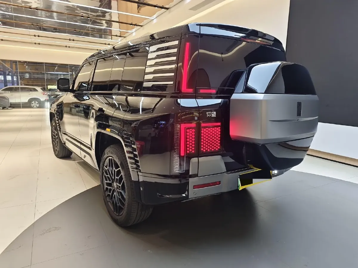 2023 YangWang U8 2.0T 272HP L4 REEV 49.05KWH,autocango,china used car exporter,china ev exporter,chinese used car exporter,chinese used ev exporter