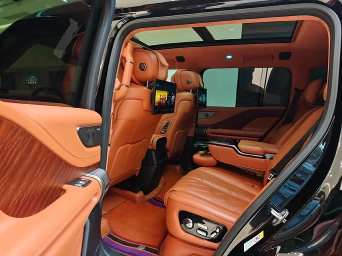 2023 YangWang U8 2.0T 272HP L4 REEV 49.05KWH,autocango,china used car exporter,china ev exporter,chinese used car exporter,chinese used ev exporter