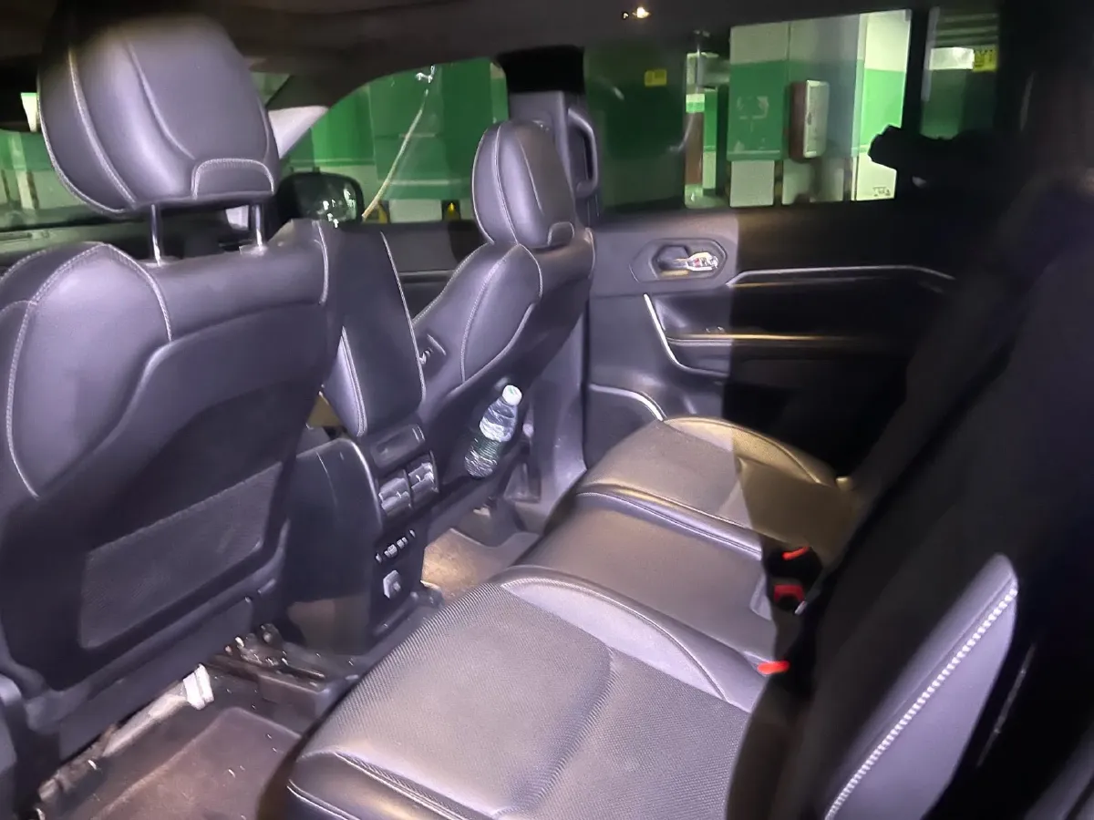 2020 Jeep Commander 2.0T 230HP L4 E-CVT PHEV 12.95KWH,autocango,china used car exporter,china ev exporter,chinese used car exporter,chinese used ev exporter