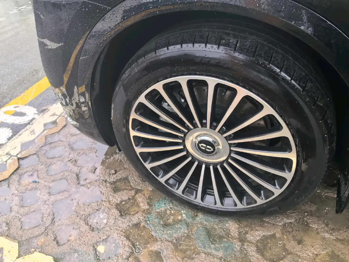 2025 AITO AITO M8 REEV 160HP REEV 53.4KWH,autocango,china used car exporter,china ev exporter,chinese used car exporter,chinese used ev exporter