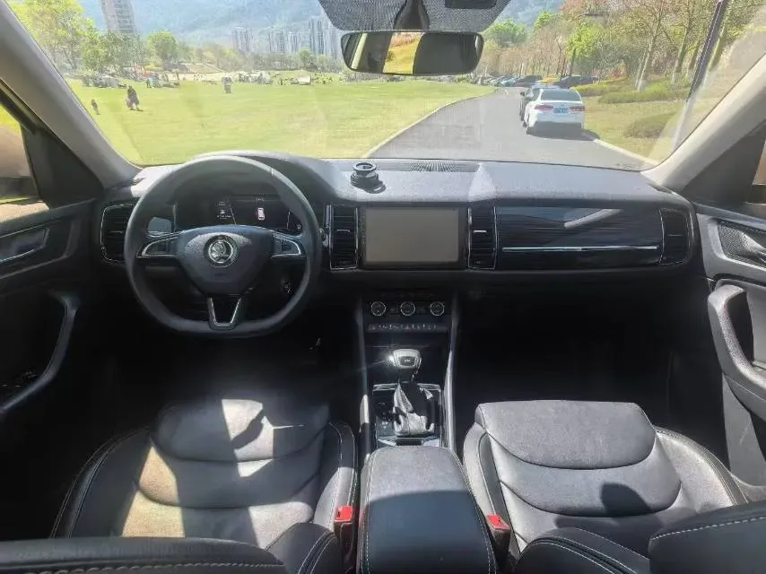 2019 Skoda Superb 2.0T 220HP L4 7DCT,autocango,china used car exporter,china ev exporter,chinese used car exporter,chinese used ev exporter