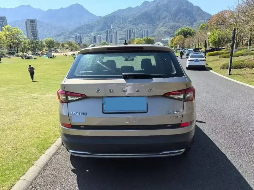 2019 Skoda Superb 2.0T 220HP L4 7DCT,autocango,china used car exporter,china ev exporter,chinese used car exporter,chinese used ev exporter