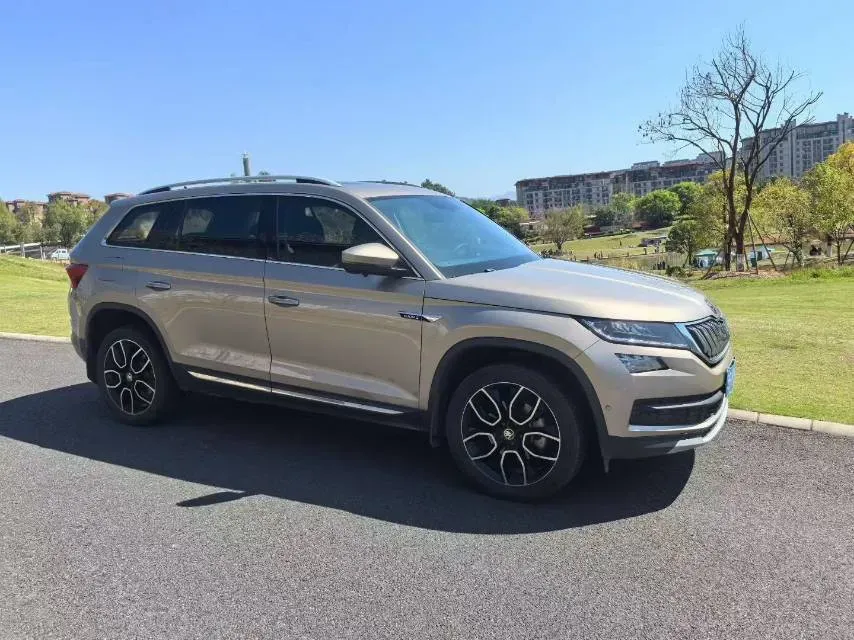 2019 Skoda Superb 2.0T 220HP L4 7DCT,autocango,china used car exporter,china ev exporter,chinese used car exporter,chinese used ev exporter