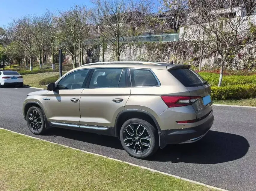 2019 Skoda Superb 2.0T 220HP L4 7DCT,autocango,china used car exporter,china ev exporter,chinese used car exporter,chinese used ev exporter