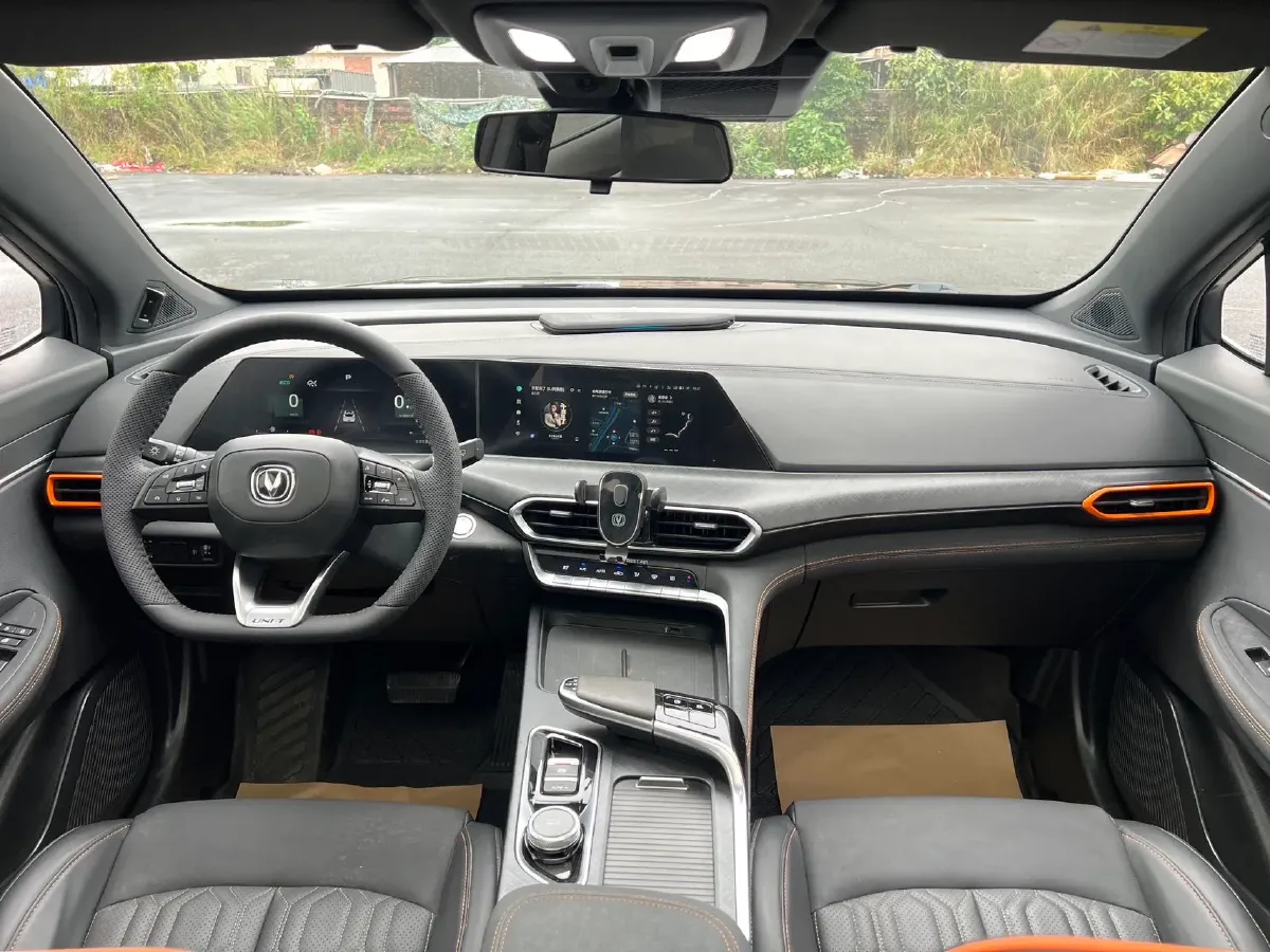 2023 ChangAn UNI-T 1.5T 188HP L4 7DCT,autocango,china used car exporter,china ev exporter,chinese used car exporter,chinese used ev exporter