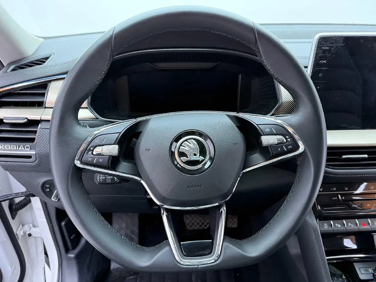 2022 Skoda Kodiak 2.0T 186HP L4 7DCT,autocango,china used car exporter,china ev exporter,chinese used car exporter,chinese used ev exporter