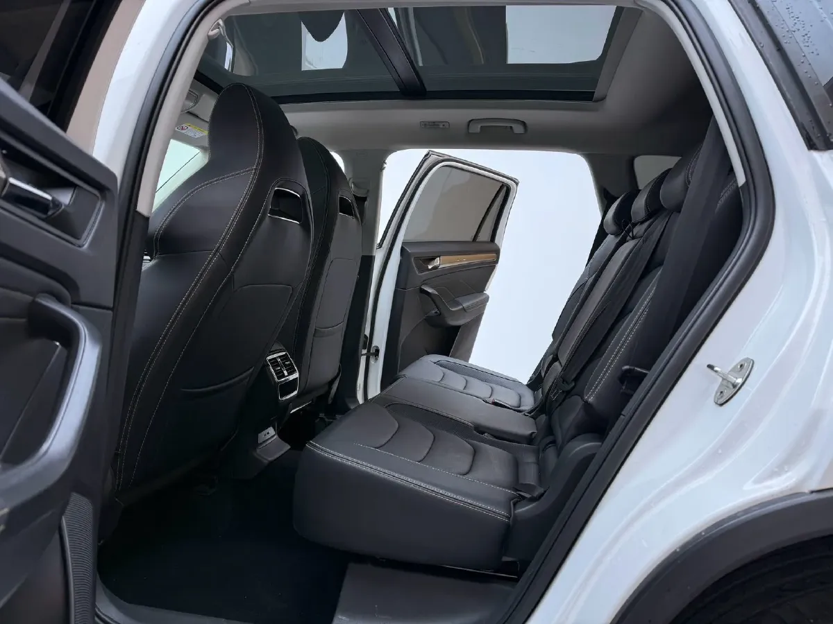 2022 Skoda Kodiak 2.0T 186HP L4 7DCT,autocango,china used car exporter,china ev exporter,chinese used car exporter,chinese used ev exporter