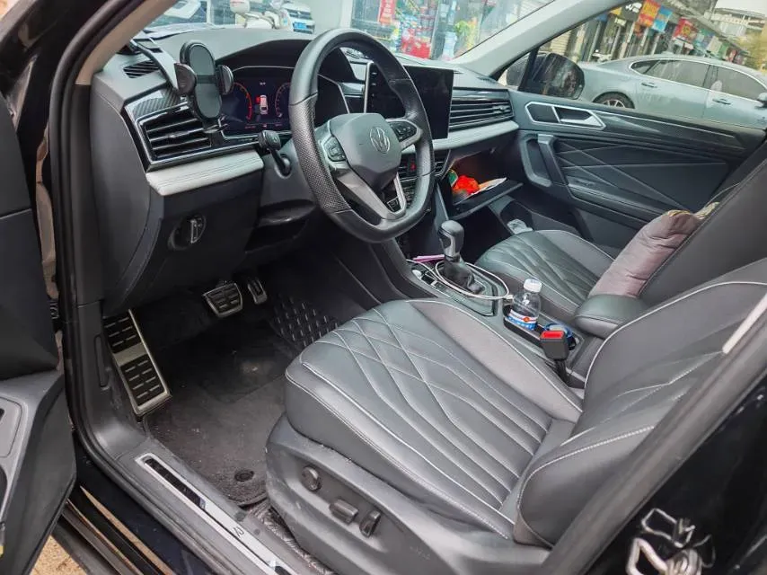 2024 Volkswagen Tiguan L 2.0T 186HP L4 7DCT,autocango,china used car exporter,china ev exporter,chinese used car exporter,chinese used ev exporter