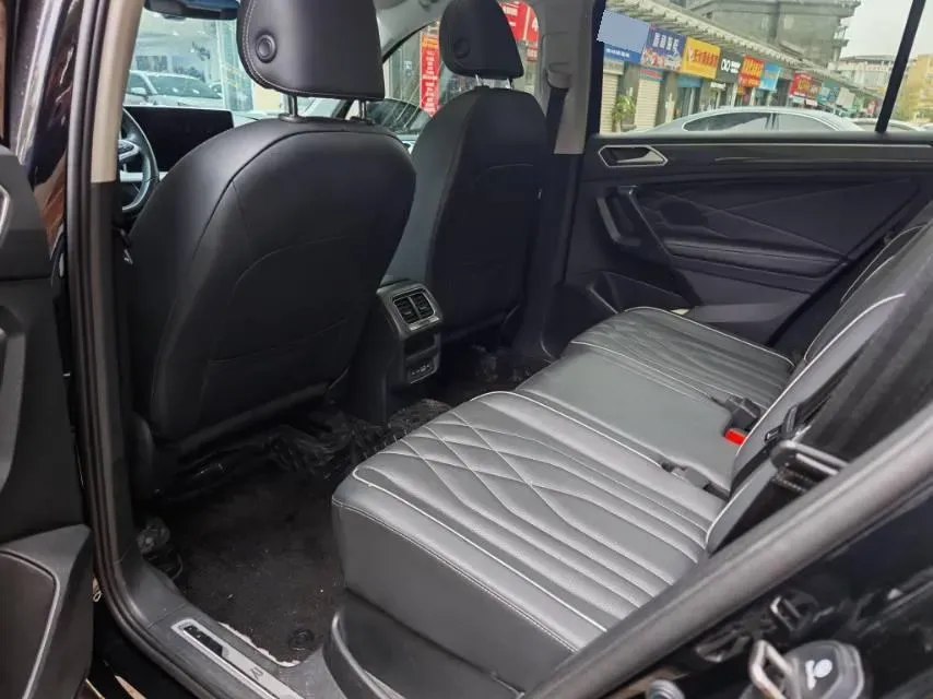2024 Volkswagen Tiguan L 2.0T 186HP L4 7DCT,autocango,china used car exporter,china ev exporter,chinese used car exporter,chinese used ev exporter