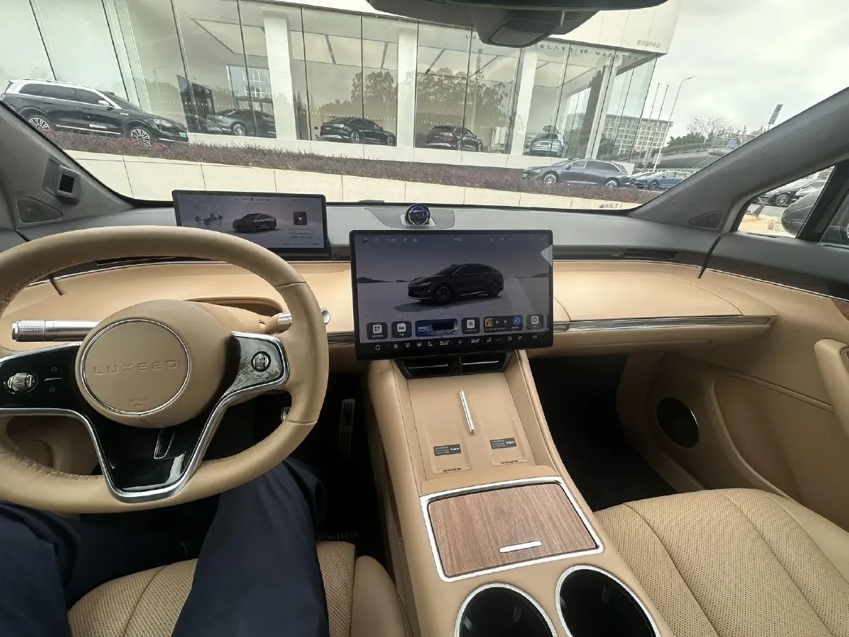 2025 Luxeed R7 REEV 156HP REEV,autocango,china used car exporter,china ev exporter,chinese used car exporter,chinese used ev exporter