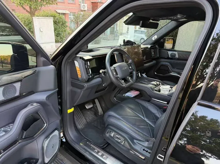 2025 FangChengBao Bao 8 2.0T 245HP L4 E-CVT PHEV 36.8KWH,autocango,china used car exporter,china ev exporter,chinese used car exporter,chinese used ev exporter