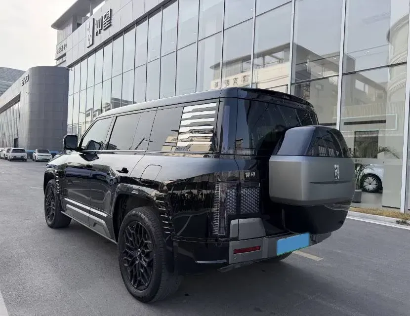 2023 YangWang U8 2.0T 272HP L4 REEV 49.05KWH,autocango,china used car exporter,china ev exporter,chinese used car exporter,chinese used ev exporter