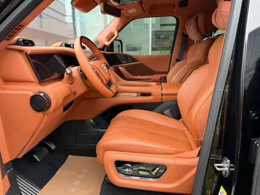 2023 YangWang U8 2.0T 272HP L4 REEV 49.05KWH,autocango,china used car exporter,china ev exporter,chinese used car exporter,chinese used ev exporter