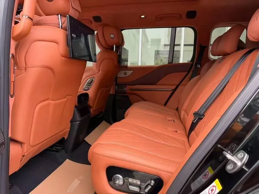 2023 YangWang U8 2.0T 272HP L4 REEV 49.05KWH,autocango,china used car exporter,china ev exporter,chinese used car exporter,chinese used ev exporter