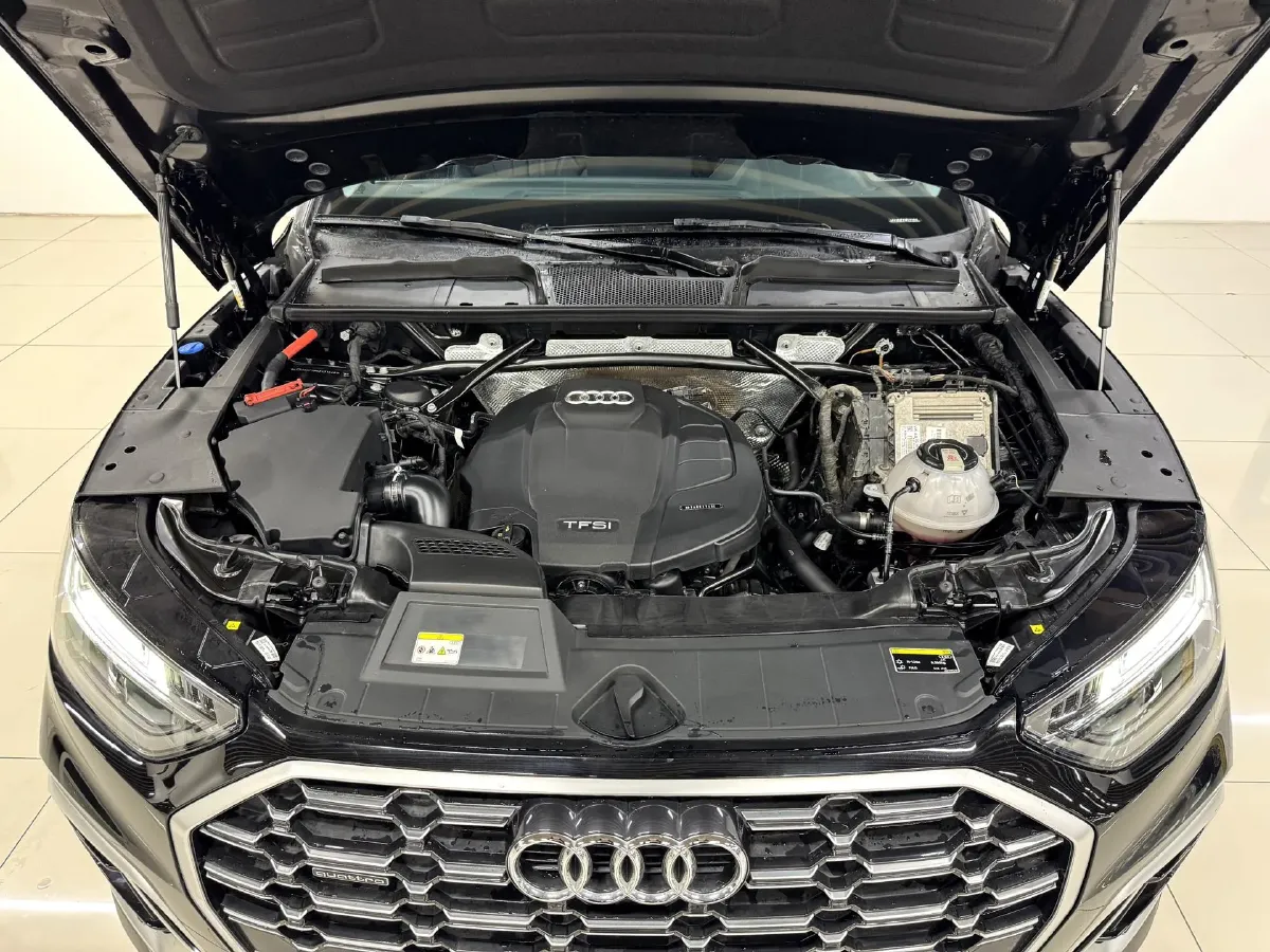 2022 Audi Q5L 2.0T 190HP L4 7DCT,autocango,china used car exporter,china ev exporter,chinese used car exporter,chinese used ev exporter