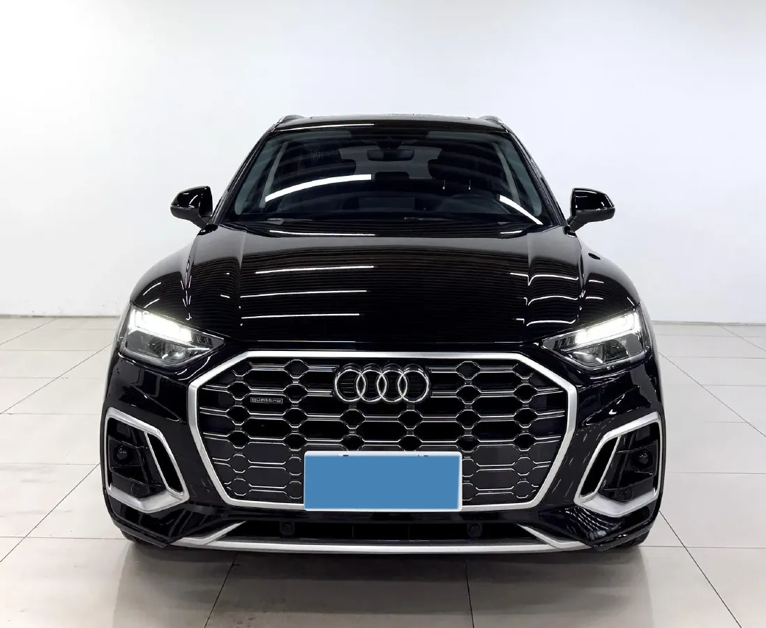 2022 Audi Q5L 2.0T 190HP L4 7DCT,autocango,china used car exporter,china ev exporter,chinese used car exporter,chinese used ev exporter
