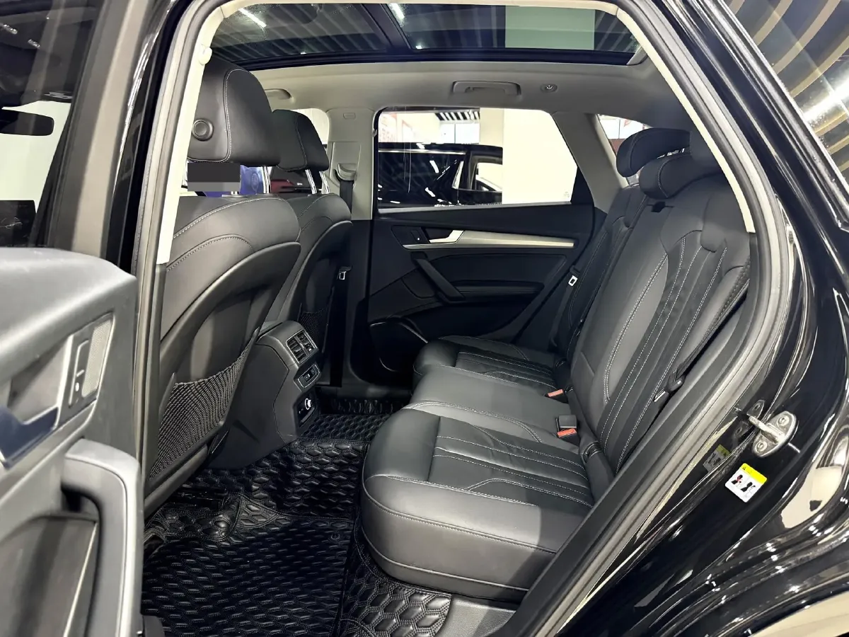 2022 Audi Q5L 2.0T 190HP L4 7DCT,autocango,china used car exporter,china ev exporter,chinese used car exporter,chinese used ev exporter