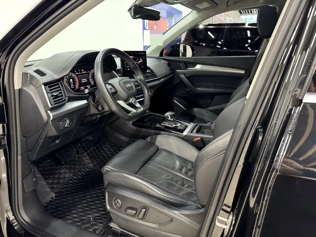 2022 Audi Q5L 2.0T 190HP L4 7DCT,autocango,china used car exporter,china ev exporter,chinese used car exporter,chinese used ev exporter
