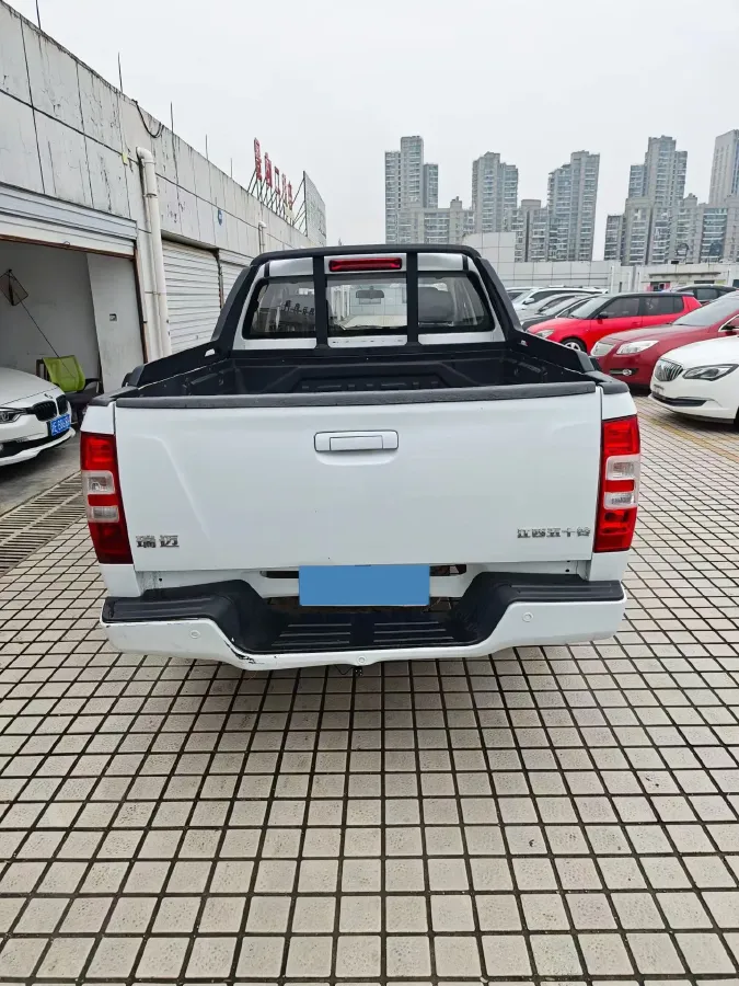 2020 Isuzu RE-MAX Jim 2.4T 211HP L4 5MT,autocango,china used car exporter,china ev exporter,chinese used car exporter,chinese used ev exporter