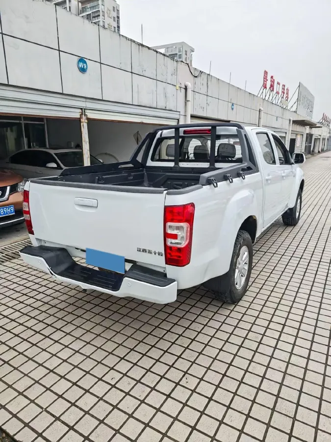 2020 Isuzu RE-MAX Jim 2.4T 211HP L4 5MT,autocango,china used car exporter,china ev exporter,chinese used car exporter,chinese used ev exporter