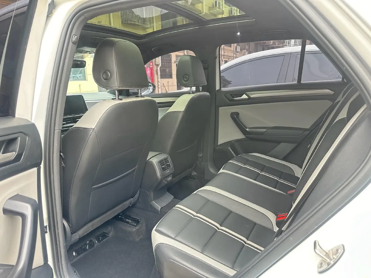 2024 Volkswagen T-Roc 1.5T 160HP L4 7DCT,autocango,china used car exporter,china ev exporter,chinese used car exporter,chinese used ev exporter