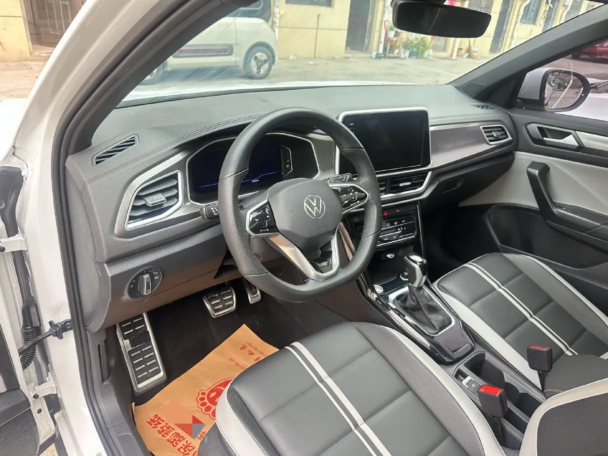 2024 Volkswagen T-Roc 1.5T 160HP L4 7DCT,autocango,china used car exporter,china ev exporter,chinese used car exporter,chinese used ev exporter