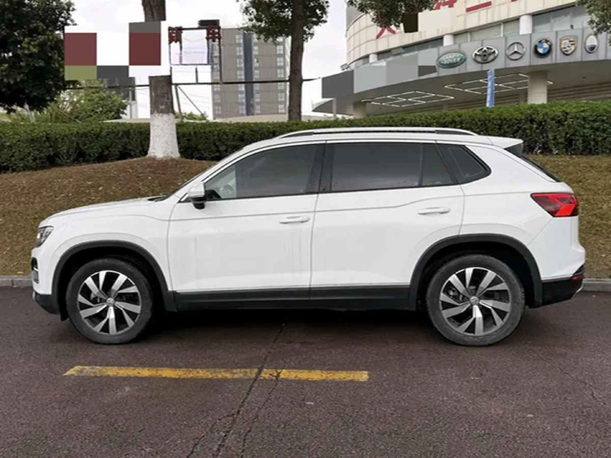 2019 Jeep Cherokee 2.0T 234HP L4 9AT,autocango,china used car exporter,china ev exporter,chinese used car exporter,chinese used ev exporter